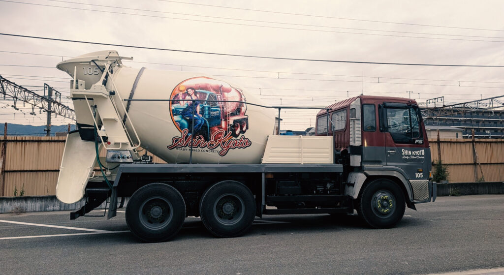 【新京都生コン株式会社様】｜ミキサー車ラッピングイラスト③の画像