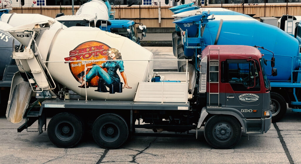 【新京都生コン株式会社様】｜ミキサー車ラッピングイラスト①の画像